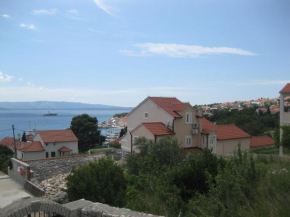 Apartments by the sea Bol, Brac - 13665